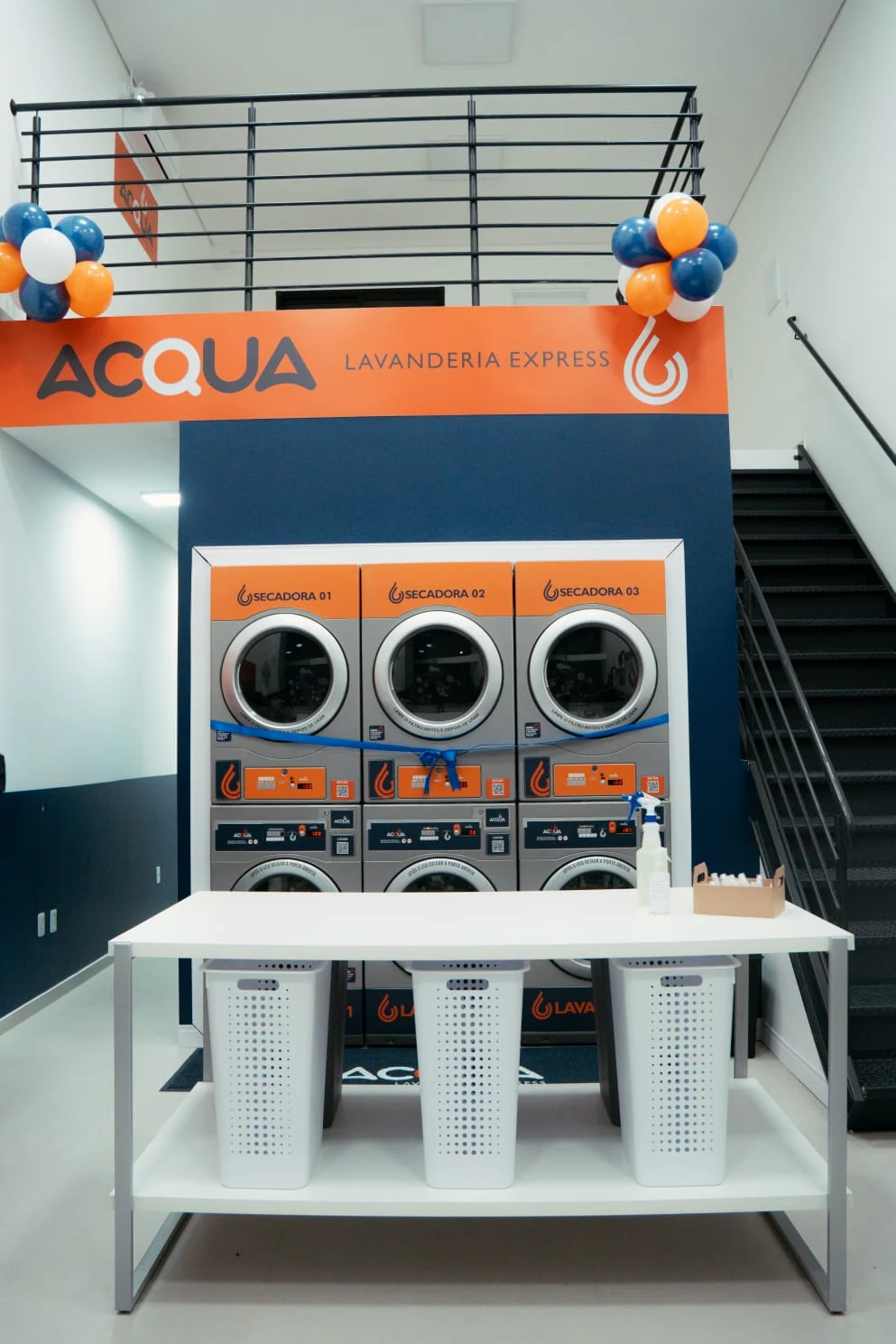 Lavadoras e secadoras da Acqua Lavanderia Express